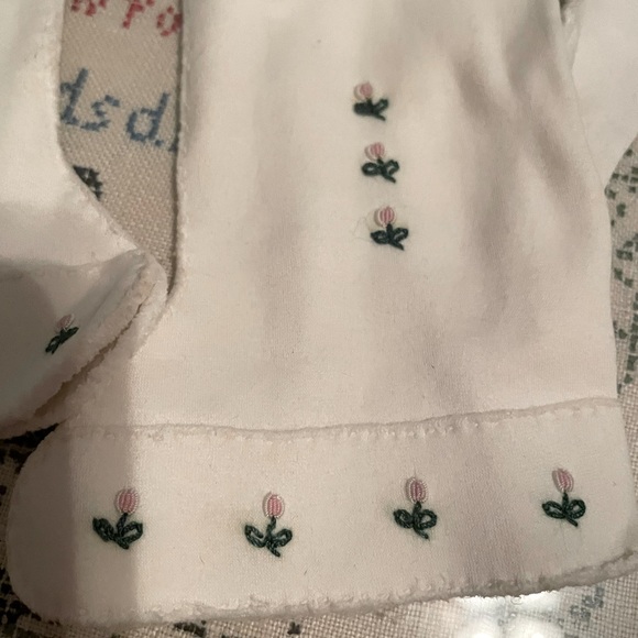 Vintage Embroidered Gloves - Picture 3 of 3